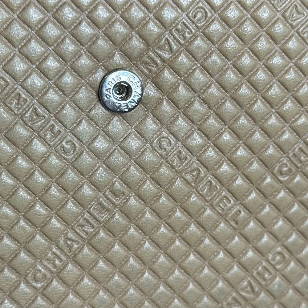 Chanel Beige Compact Wallet - Picture 9 of 16